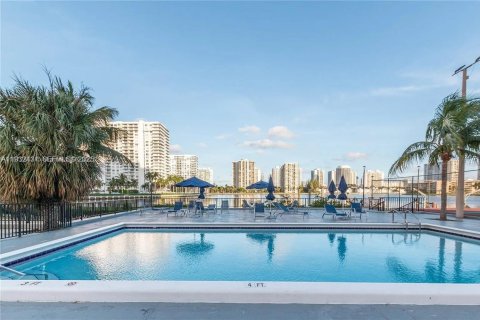 Condominio en venta en Aventura, Florida, 1 dormitorio, 82.4 m2 № 1992352 - foto 6