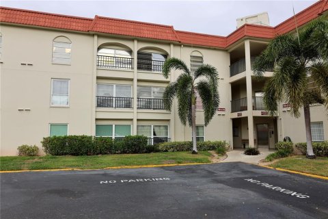 Condo in Dunedin, Florida, 2 bedrooms  № 2115222 - photo 2