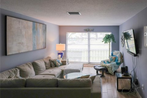 Condo in Dunedin, Florida, 2 bedrooms  № 2115222 - photo 9