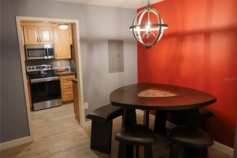 Condo in Dunedin, Florida, 2 bedrooms  № 2115222 - photo 13