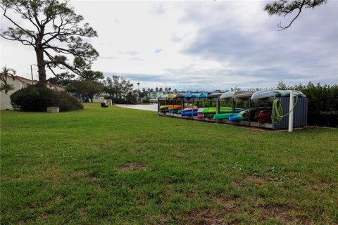 Condo in Dunedin, Florida, 2 bedrooms  № 2115222 - photo 28