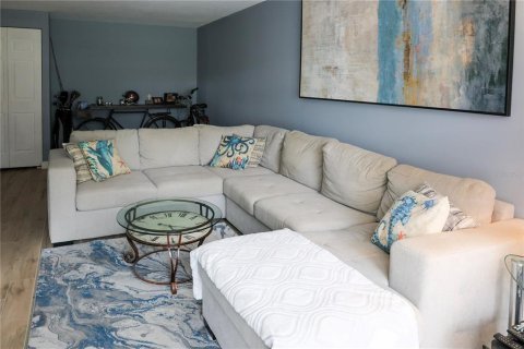 Condo in Dunedin, Florida, 2 bedrooms  № 2115222 - photo 11