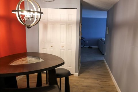Condo in Dunedin, Florida, 2 bedrooms  № 2115222 - photo 12