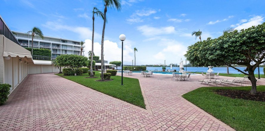 Condo in Palm Beach, Florida, 2 bedrooms № 1068176