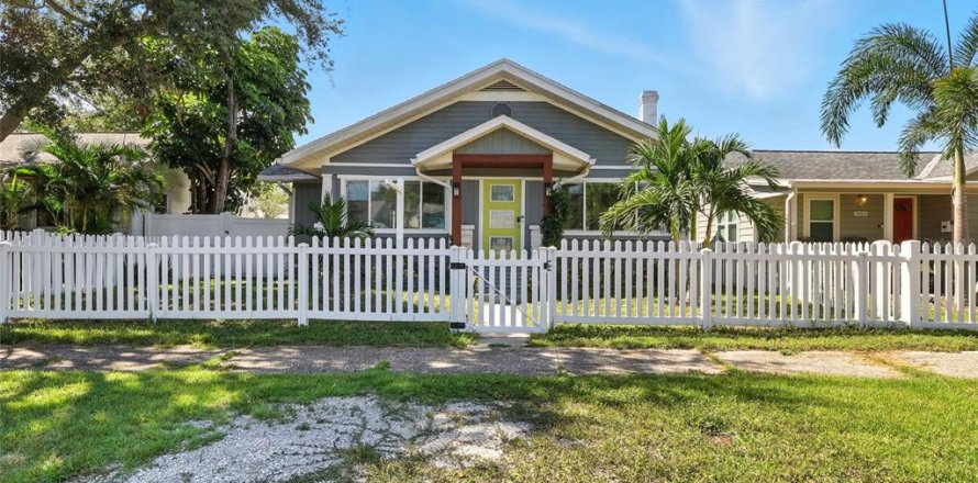 Casa en Saint Petersburg, Florida 3 dormitorios, 150.5 m2 № 1899842