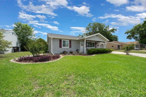 House in Ocala, Florida 2 bedrooms, 131.46 sq.m. № 2110017 - photo 2