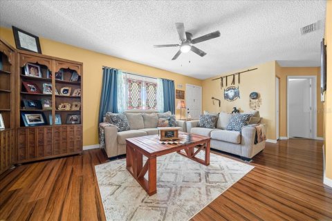 House in Ocala, Florida 2 bedrooms, 131.46 sq.m. № 2110017 - photo 6