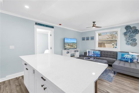 Apartment in Saint Pete Beach, Florida 1 bedroom, 109.25 sq.m. № 2222498 - photo 12