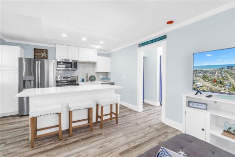 Apartment in Saint Pete Beach, Florida 1 bedroom, 109.25 sq.m. № 2222498 - photo 10
