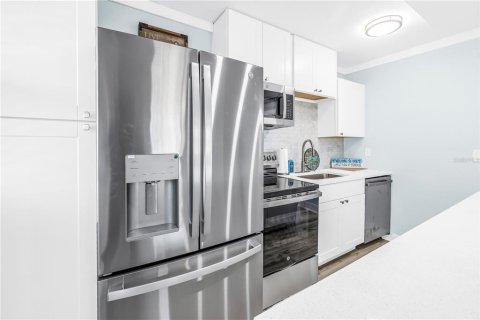 Apartment in Saint Pete Beach, Florida 1 bedroom, 109.25 sq.m. № 2222498 - photo 14