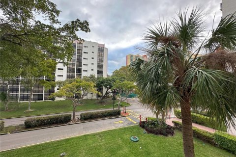 Кондоминиум с 2 спальнями в Санни-Айлс-Бич, Флорида № 2054820