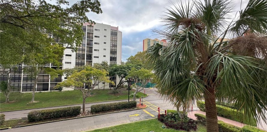 Кондоминиум с 2 спальнями в Санни-Айлс-Бич, Флорида № 2054820