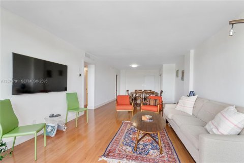 Condo in Coral Gables, Florida, 1 bedroom  № 2307035 - photo 5