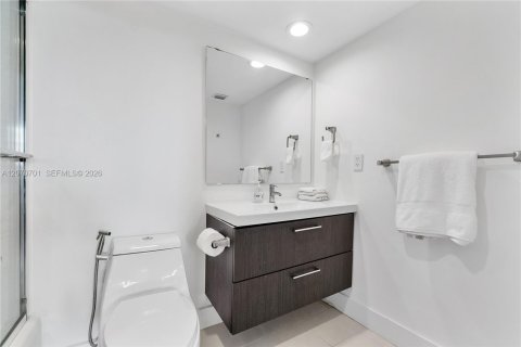 Condo in Coral Gables, Florida, 1 bedroom  № 2307035 - photo 12