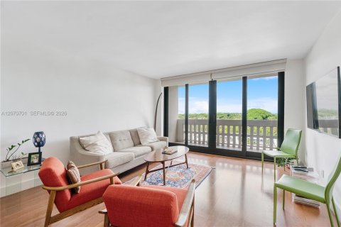 Condo in Coral Gables, Florida, 1 bedroom  № 2307035 - photo 4