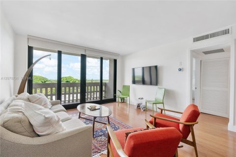Condo in Coral Gables, Florida, 1 bedroom  № 2307035 - photo 6