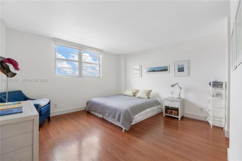 Condo in Coral Gables, Florida, 1 bedroom  № 2307035 - photo 9