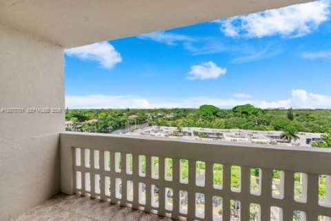 Condo in Coral Gables, Florida, 1 bedroom  № 2307035 - photo 8