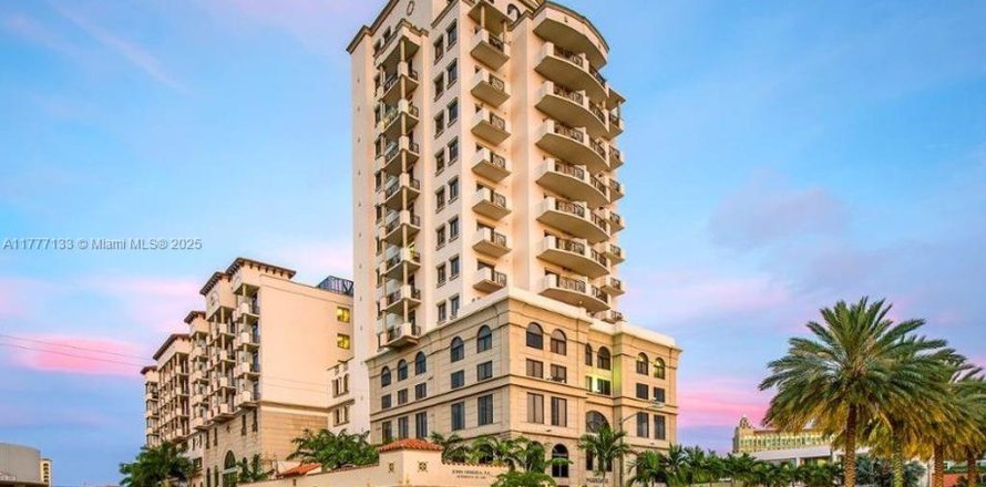 Commercial property in Coral Gables, Florida № 1868293