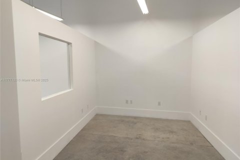 Commercial property in Coral Gables, Florida № 1868293 - photo 9