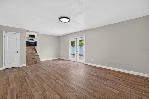 House in Edgewater, Florida 3 bedrooms, 210.7 sq.m. № 2221114 - photo 11