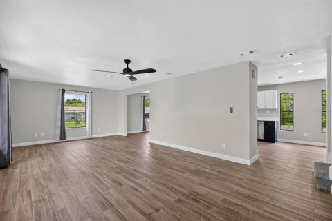 House in Edgewater, Florida 3 bedrooms, 210.7 sq.m. № 2221114 - photo 18