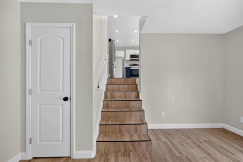 House in Edgewater, Florida 3 bedrooms, 210.7 sq.m. № 2221114 - photo 12