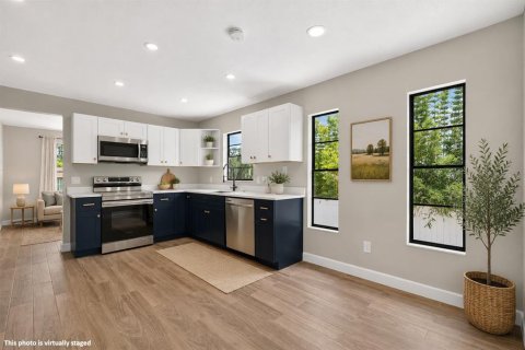 House in Edgewater, Florida 3 bedrooms, 210.7 sq.m. № 2221114 - photo 14