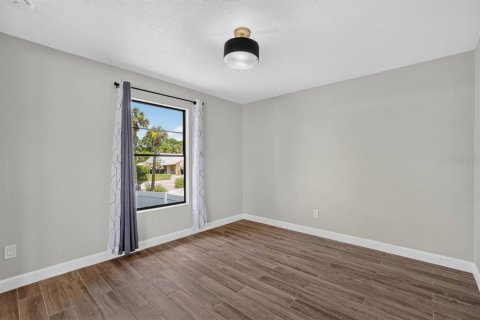 House in Edgewater, Florida 3 bedrooms, 210.7 sq.m. № 2221114 - photo 20