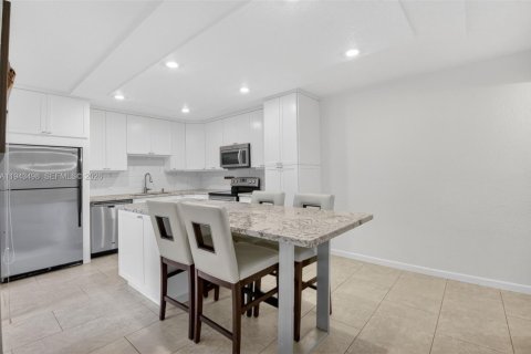 Townhouse in Delray Beach, Florida 2 bedrooms, 114.27 sq.m. № 2000326