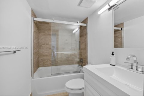 Townhouse in Delray Beach, Florida 2 bedrooms, 114.27 sq.m. № 2000326 - photo 10