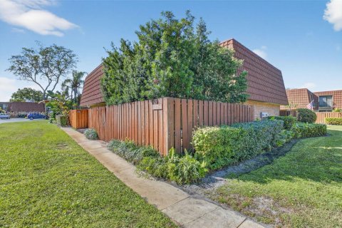 Townhouse in Delray Beach, Florida 2 bedrooms, 114.27 sq.m. № 2000326 - photo 18