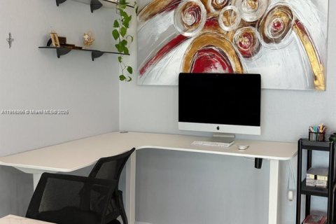 Townhouse in Hialeah, Florida 3 bedrooms, 153.29 sq.m. № 1972085 - photo 5