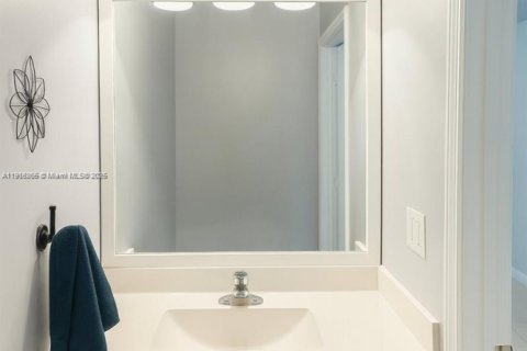 Townhouse in Hialeah, Florida 3 bedrooms, 153.29 sq.m. № 1972085 - photo 14