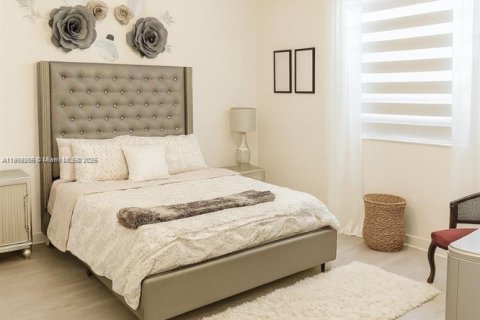 Townhouse in Hialeah, Florida 3 bedrooms, 153.29 sq.m. № 1972085 - photo 9