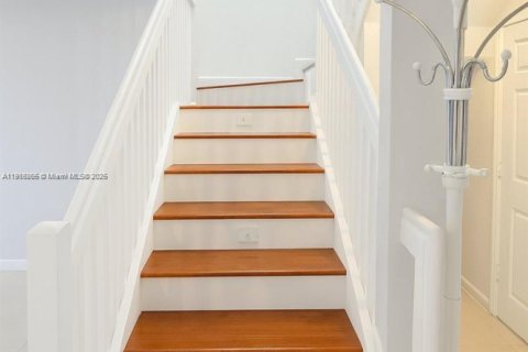 Townhouse in Hialeah, Florida 3 bedrooms, 153.29 sq.m. № 1972085 - photo 13