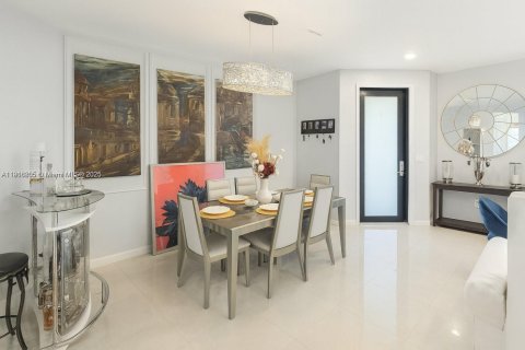 Townhouse in Hialeah, Florida 3 bedrooms, 153.29 sq.m. № 1972085 - photo 2