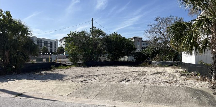 Terreno en Madeira Beach, Florida № 1777919