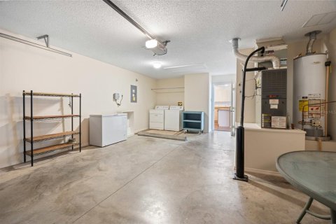 House in The Villages, Florida 2 bedrooms, 107.77 sq.m. № 1883891 - photo 20