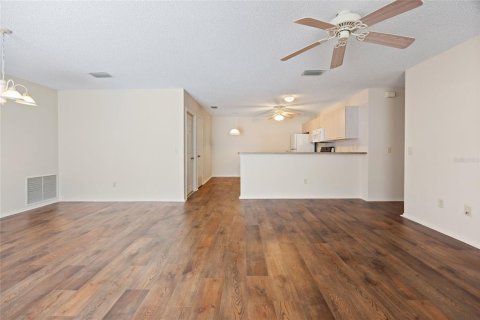 House in The Villages, Florida 2 bedrooms, 107.77 sq.m. № 1883891 - photo 6