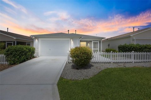 House in The Villages, Florida 2 bedrooms, 107.77 sq.m. № 1883891 - photo 1