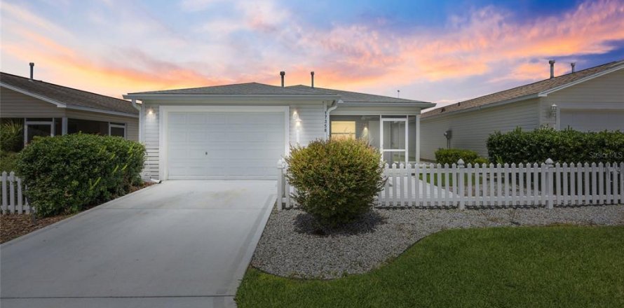 House in The Villages, Florida 2 bedrooms, 107.77 sq.m. № 1883891