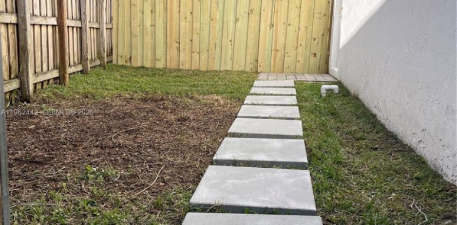 Студия в Хомстед, Флорида № 2024932