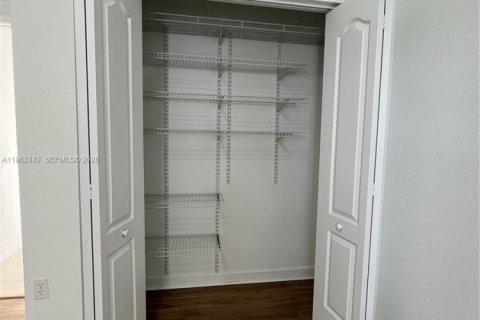 Снять в аренду виллу или дом в Хомстед, Флорида 304.35м2, № 2024932 - фото 8