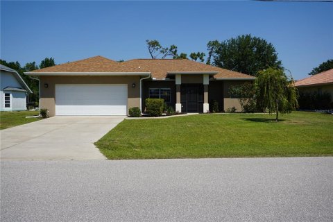 House in Punta Gorda, Florida 3 bedrooms, 163.51 sq.m. № 1648866 - photo 1