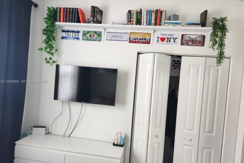 Townhouse in Homestead, Florida 3 bedrooms, 129.41 sq.m. № 1994380 - photo 26