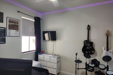 Townhouse in Homestead, Florida 3 bedrooms, 129.41 sq.m. № 1994380 - photo 21