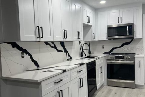Villa ou maison à louer à Kissimmee, Floride: 4 chambres, 111.48 m2 № 2417092 - photo 9