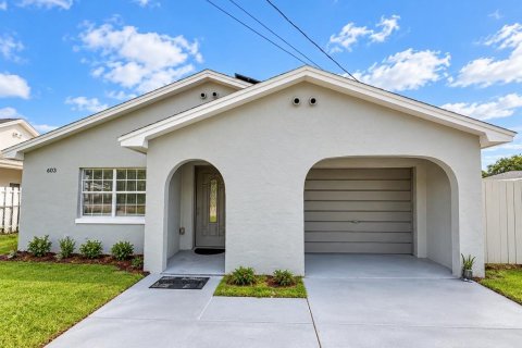 Villa ou maison à MAGNOLIA PARK à Kissimmee, Floride 4 chambres, 111.48 m2 № 2417092