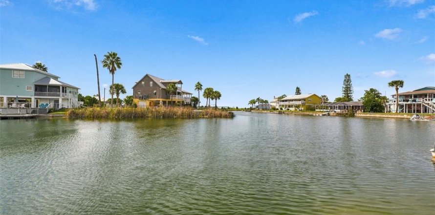 Villa ou maison à Hernando Beach, Floride 3 chambres, 116.31 m2 № 2425299